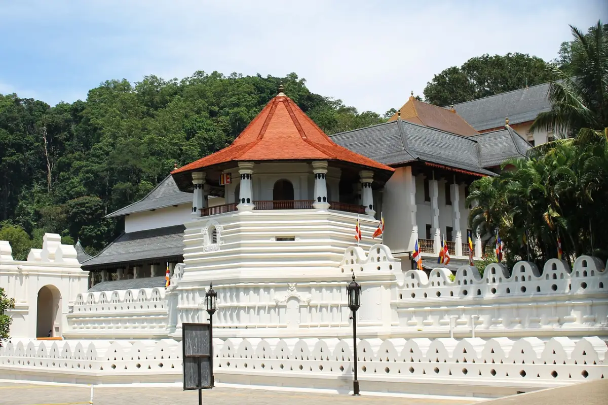 Explore Kandy Sri Lanka enchanting cultural capital